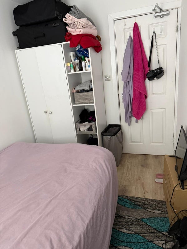 Room Beverley Mews in Crawley