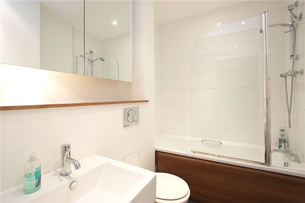Flat Bell Yard Mews in Greater London