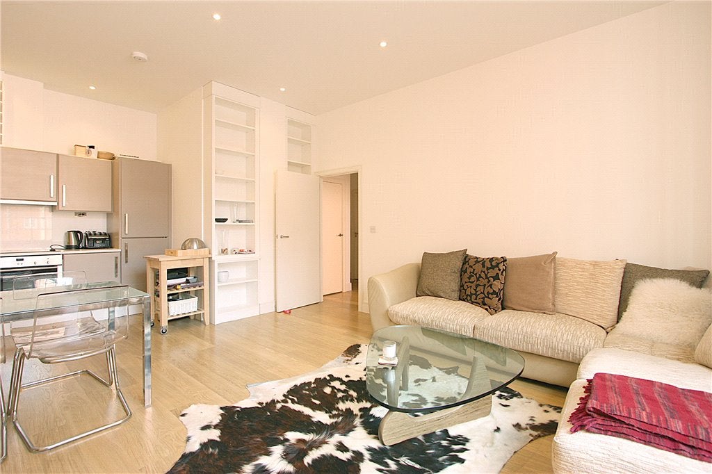 Flat Bell Yard Mews in Greater London