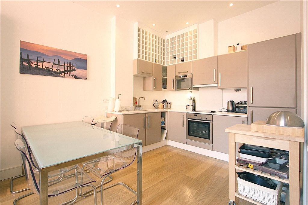 Flat Bell Yard Mews in Greater London