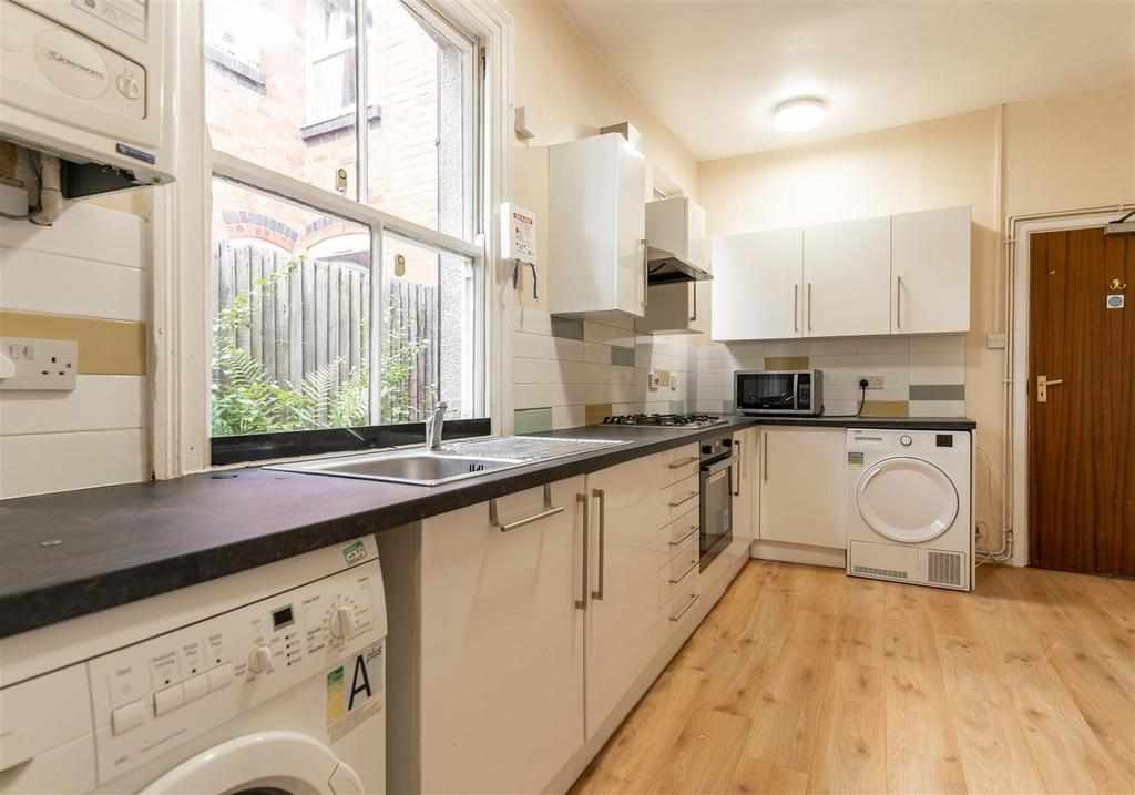Flat Bournbrook Road in Birmingham