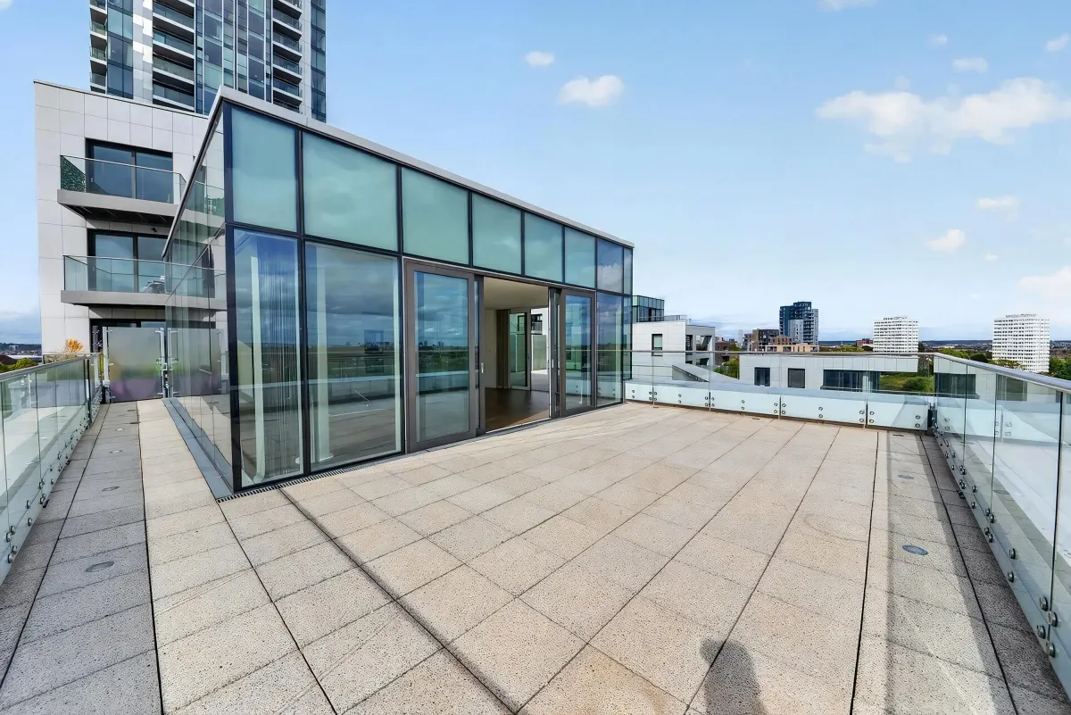 Flat Lordship Road in Greater London