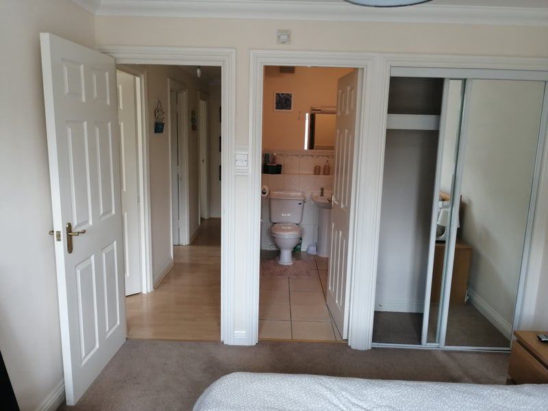 Room Harvest Road in Crawley