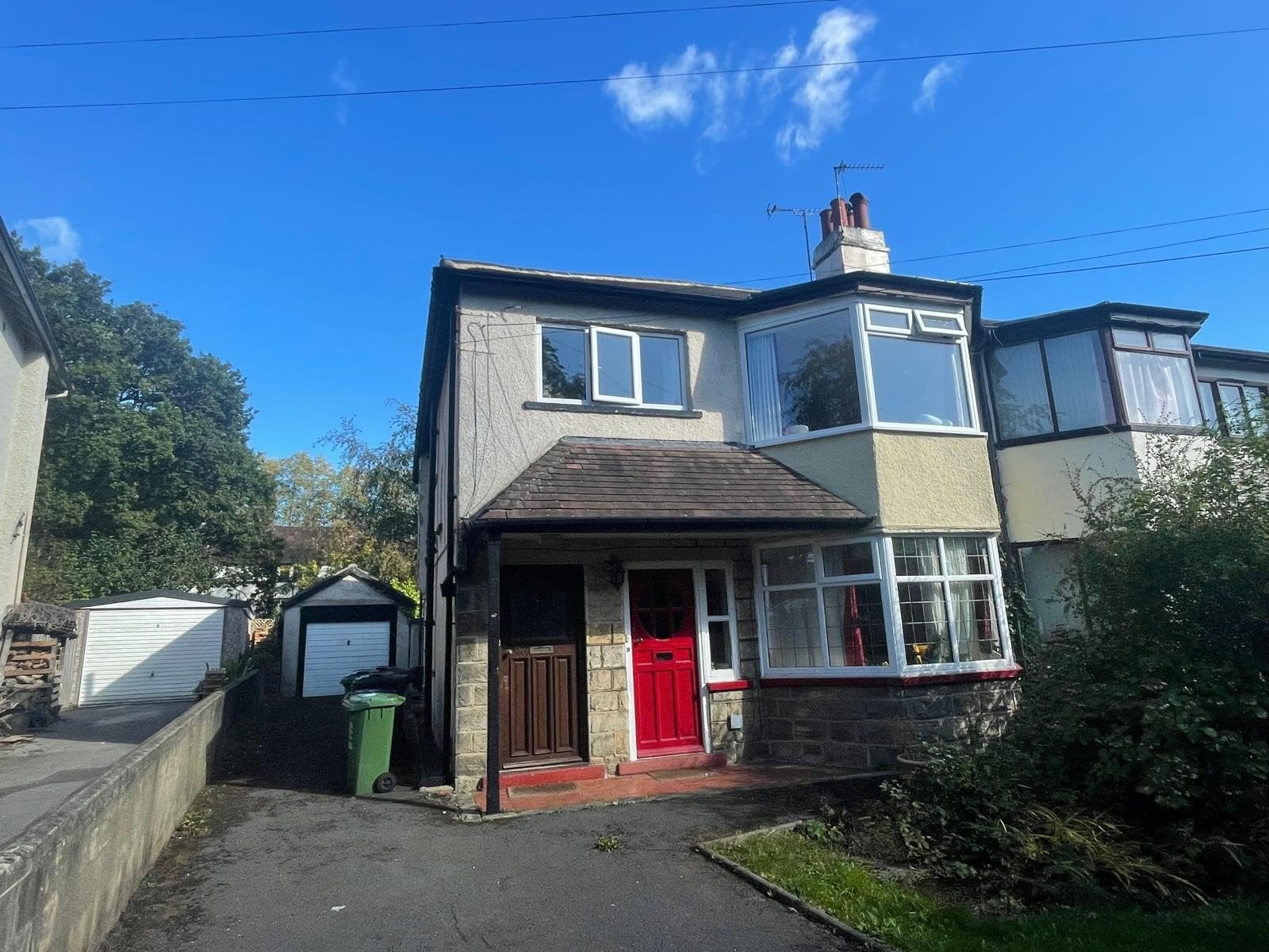 Flat Hollin Gardens in Leeds