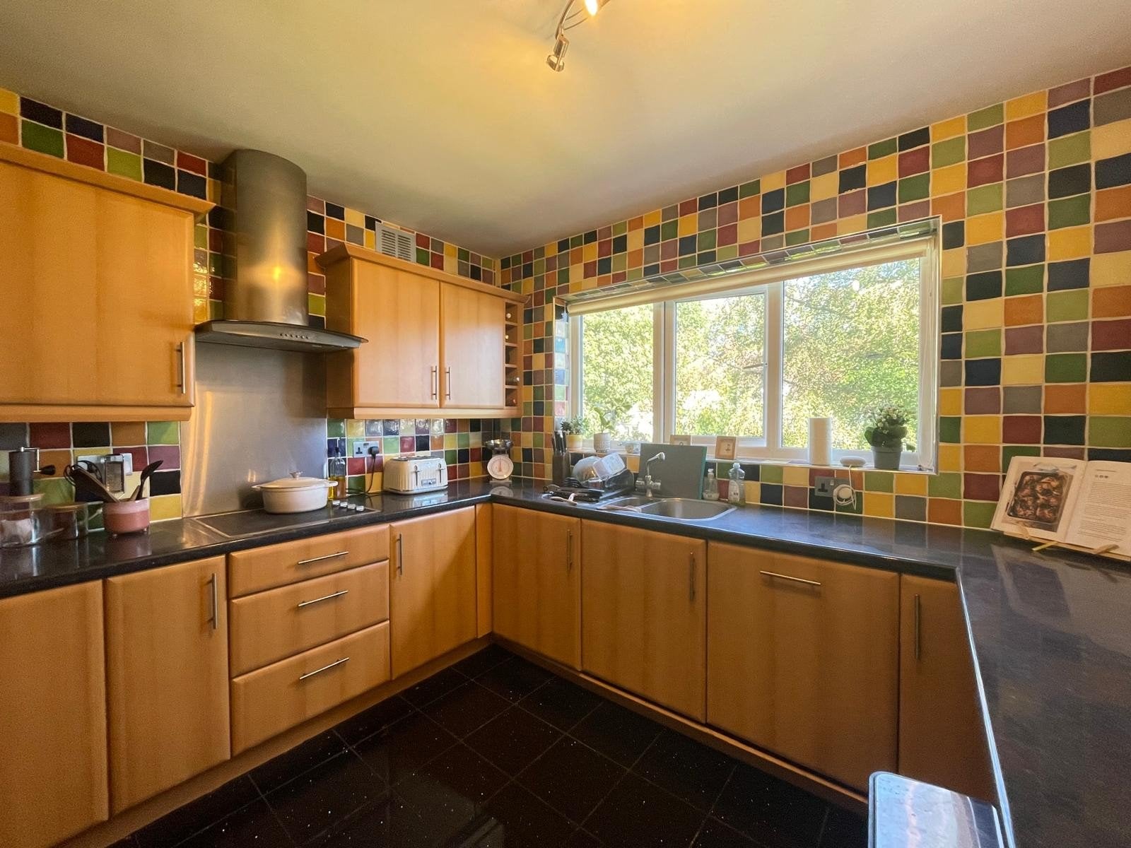 Flat Hollin Gardens in Leeds