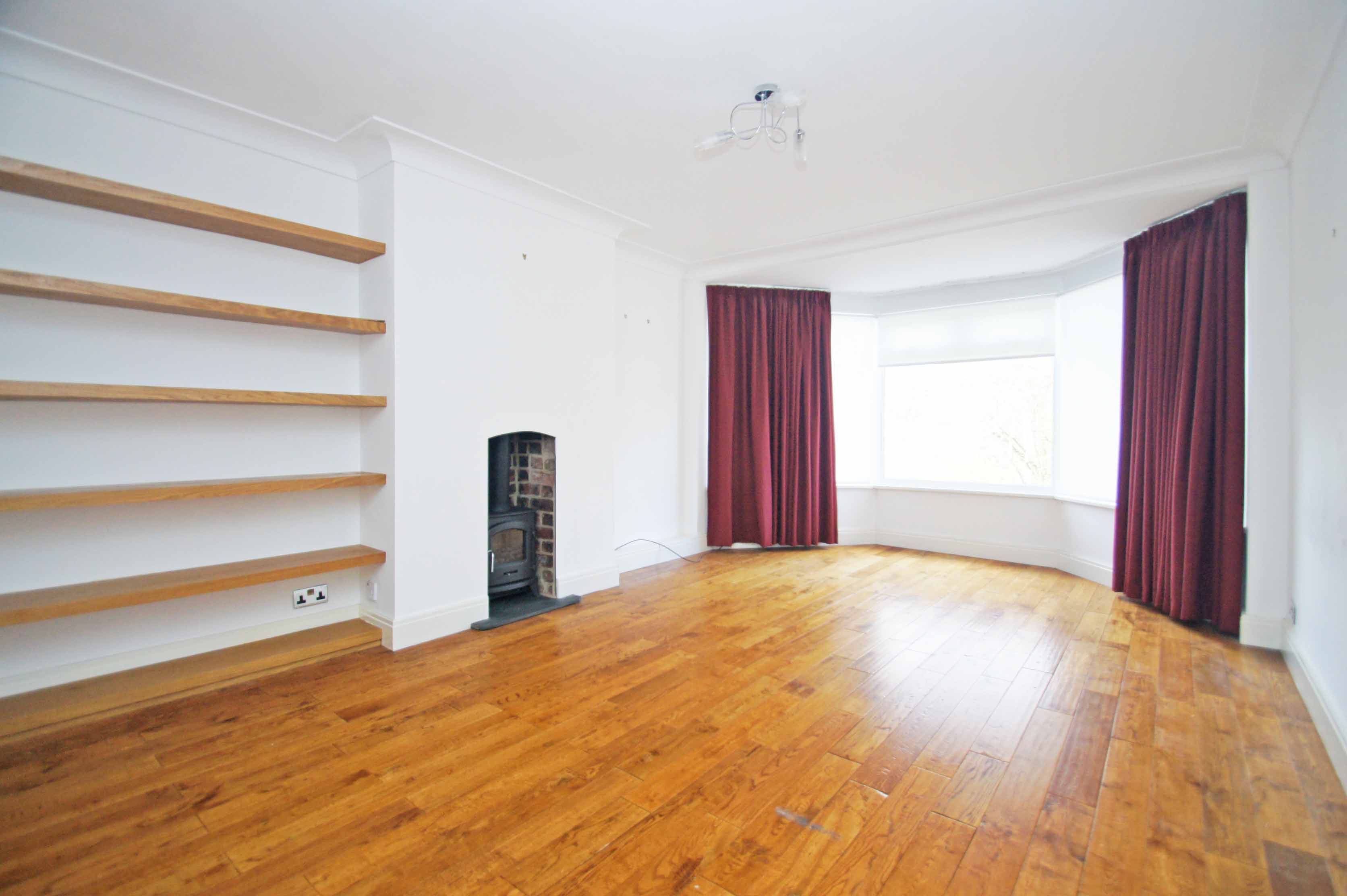 Flat Hollin Gardens in Leeds