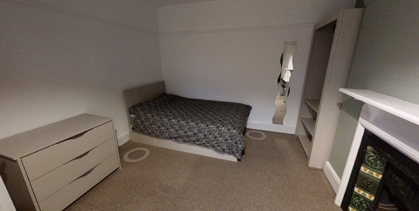 Room Westfield Drive in Charnwood