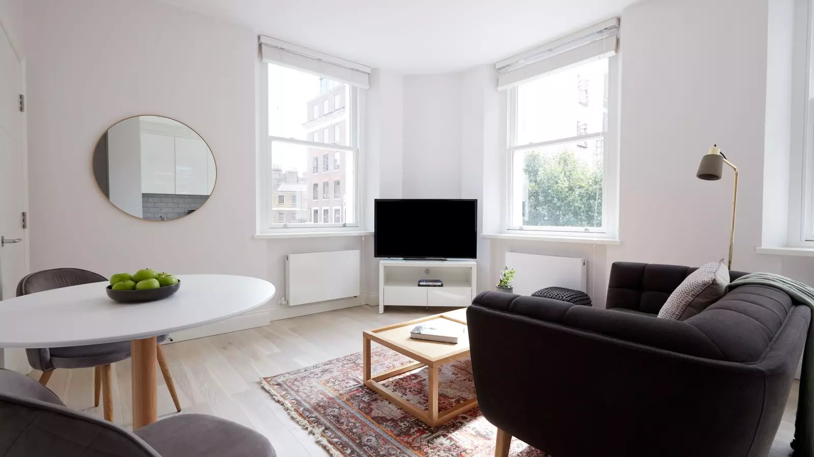Flat Bloomsbury Way in Greater London