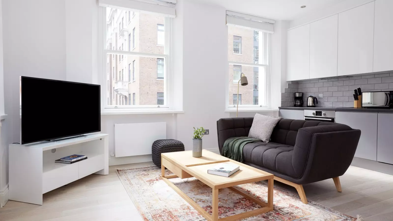 Flat Bloomsbury Way in Greater London