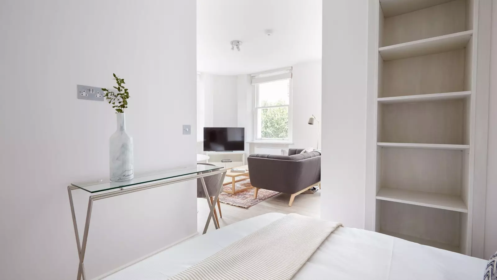 Flat Bloomsbury Way in Greater London