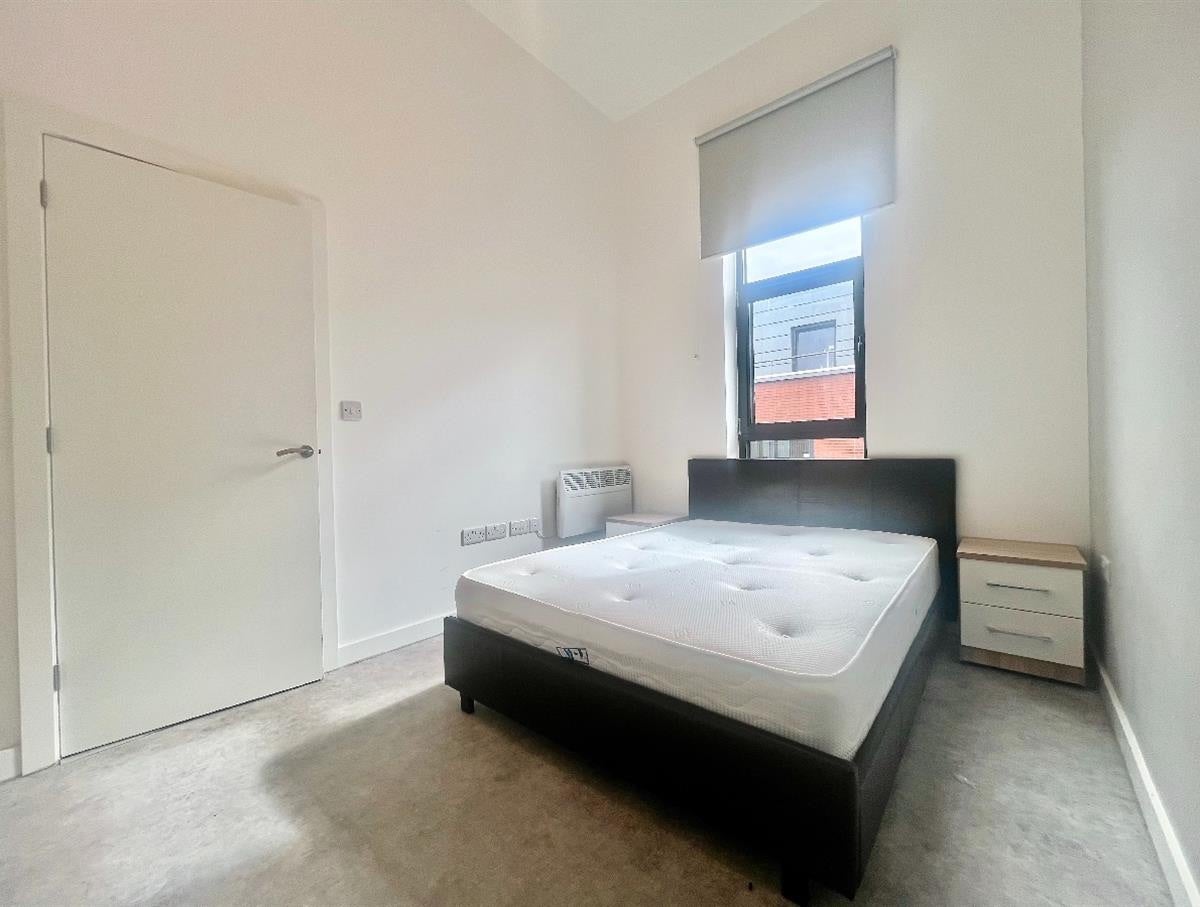 Flat Henry Street in Greater London