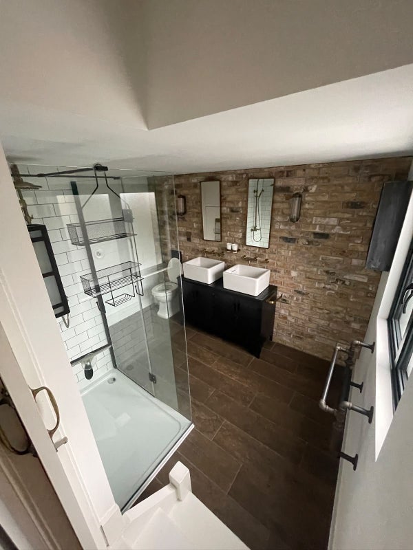 Room Carlingford Road in Greater London