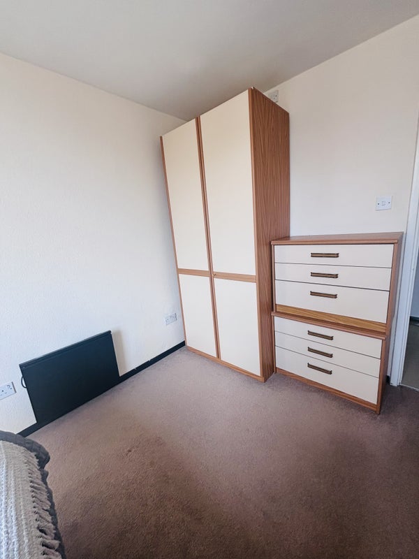 Room Boundary Road in Greater London