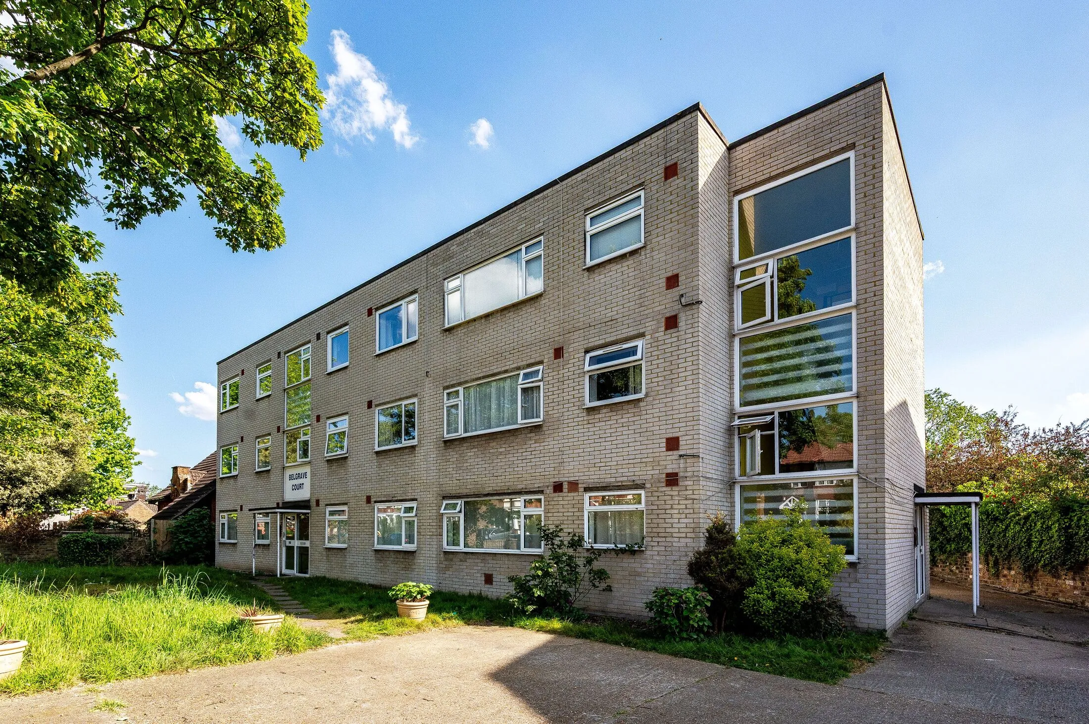 Flat Shooters Hill Road in Greater London