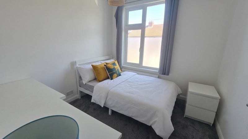 Room Ninth Avenue in Bristol