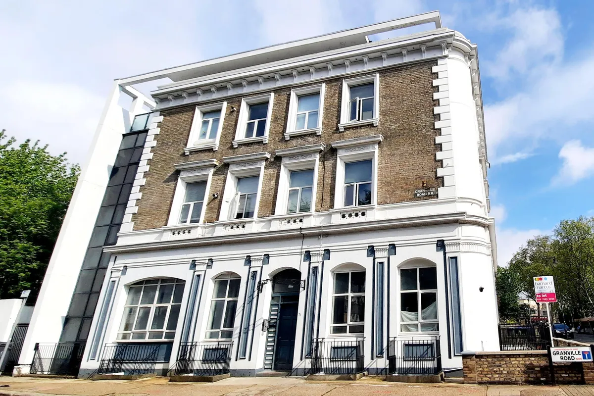 Flat Cambridge Road in Greater London