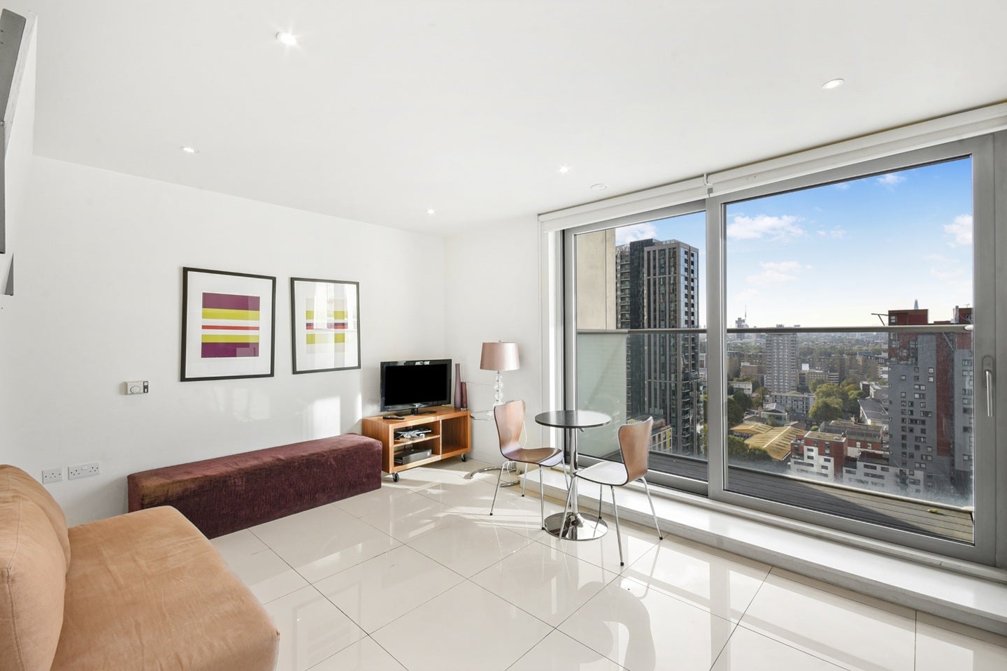 Flat Pan Peninsula Square in Greater London