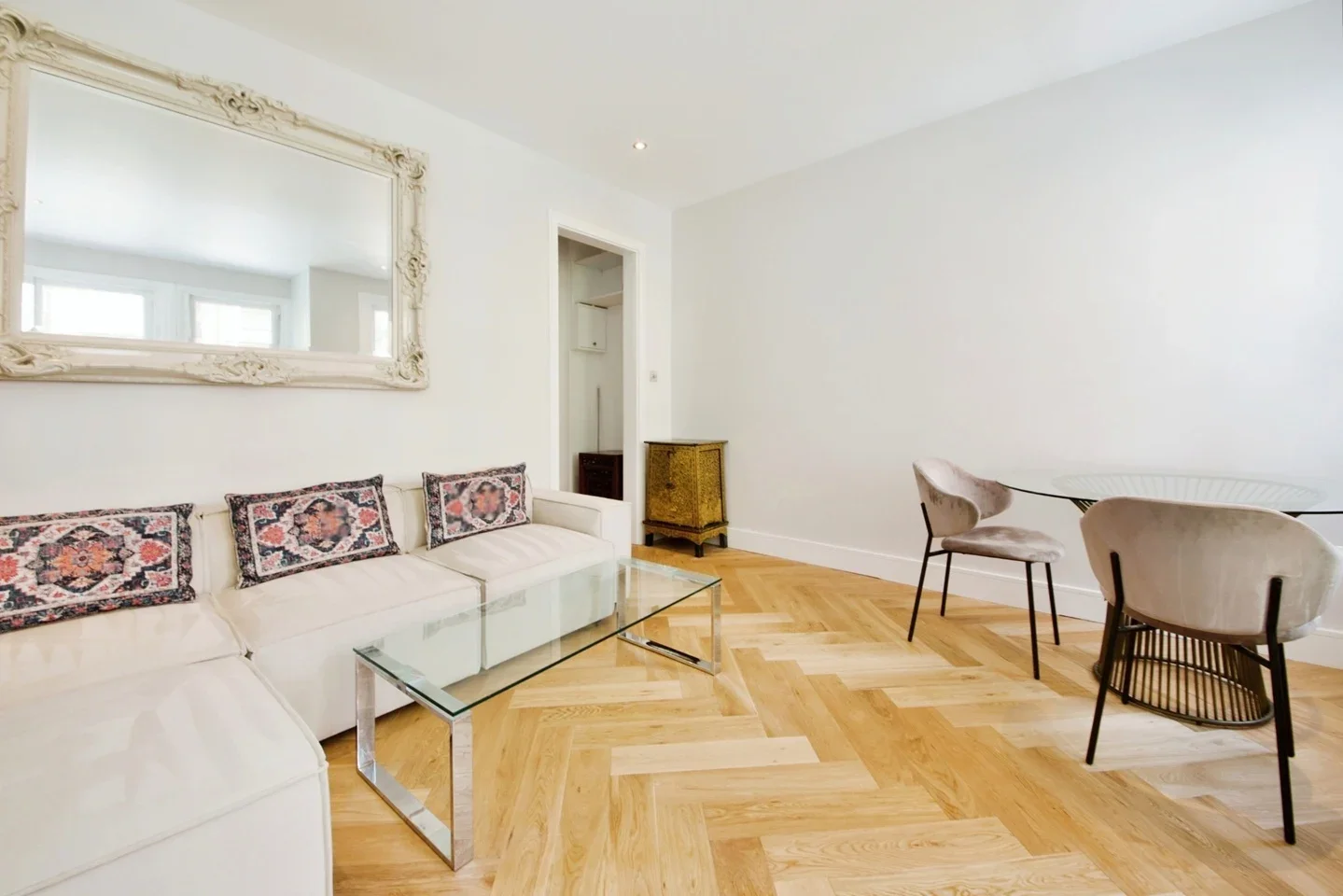 Flat Glengall Road in Greater London