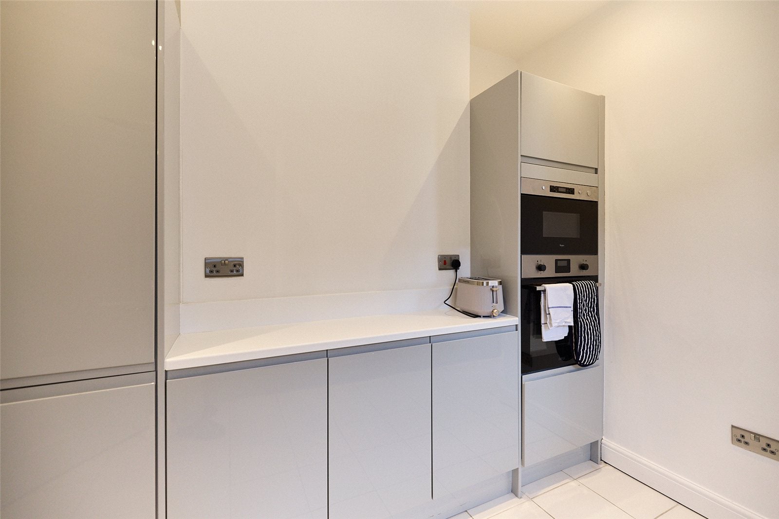 Flat Edgington Road in Greater London