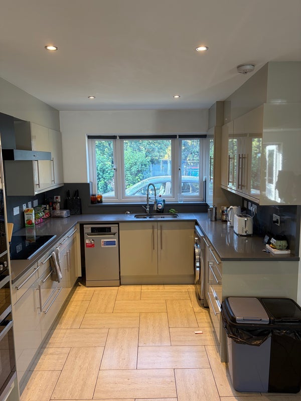 Room Frederick Crescent in Greater London