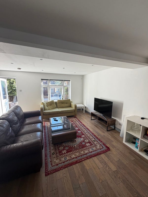 Room Frederick Crescent in Greater London