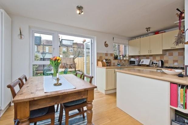 Flat Carlton Park Avenue in Greater London