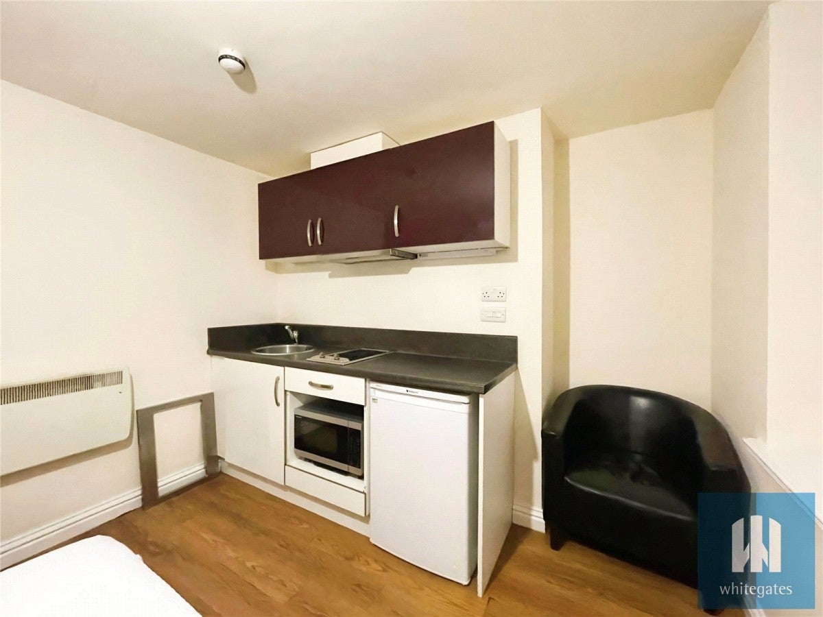 Flat Elmwood Close in Kirklees