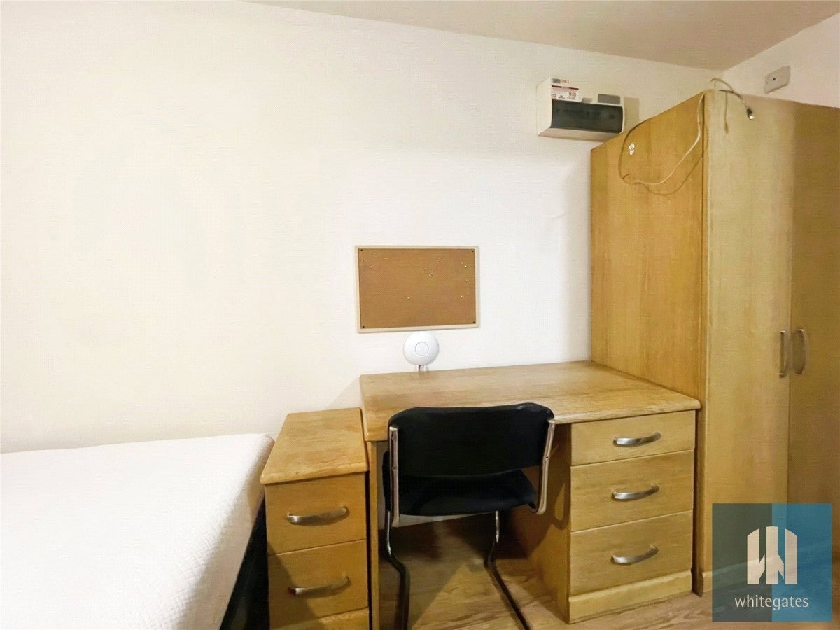 Flat Elmwood Close in Kirklees