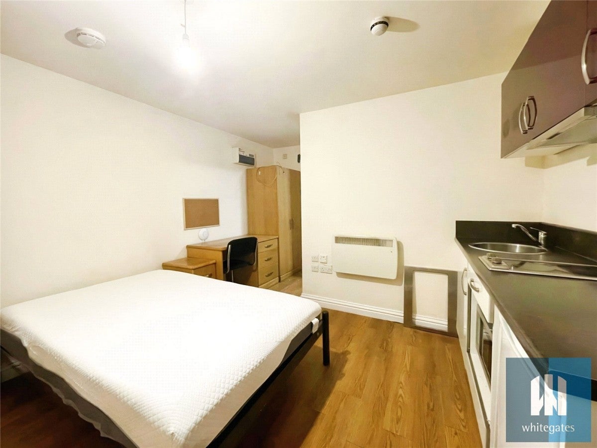 Flat Elmwood Close in Kirklees