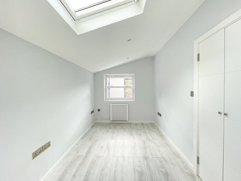 Flat Leeland Terrace in Greater London