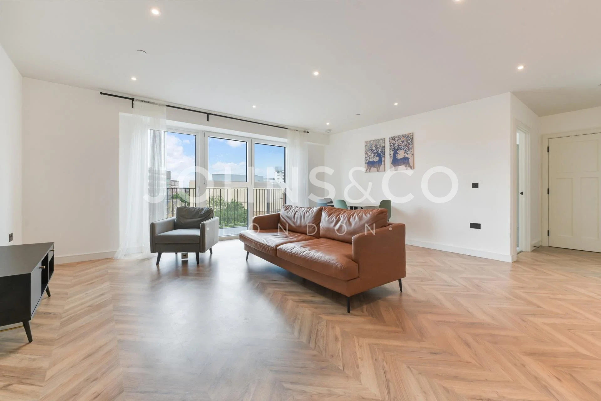 Flat Ashdown Road in Greater London