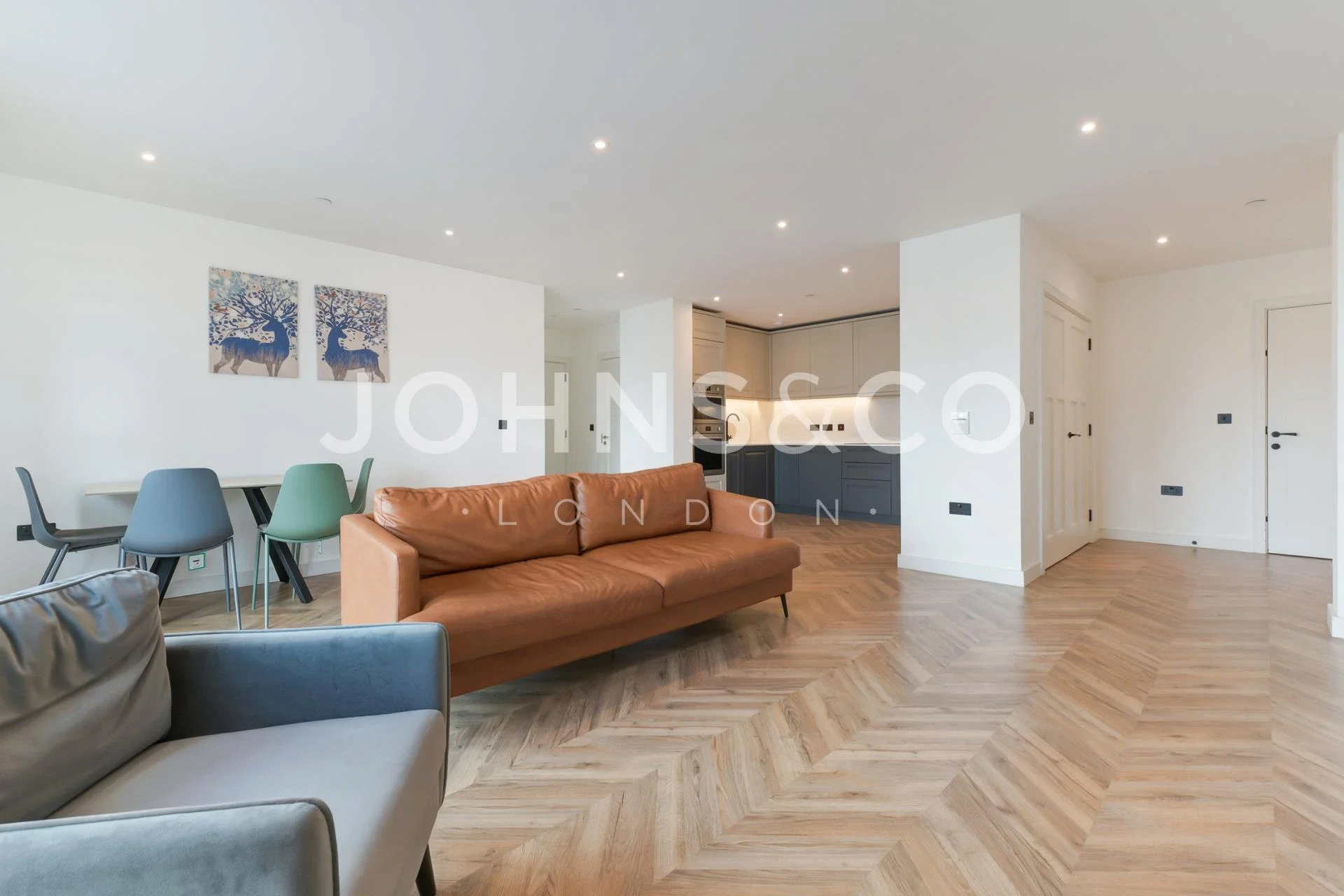 Flat Ashdown Road in Greater London