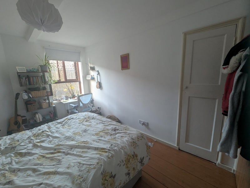 Room Kintyre Court in Greater London