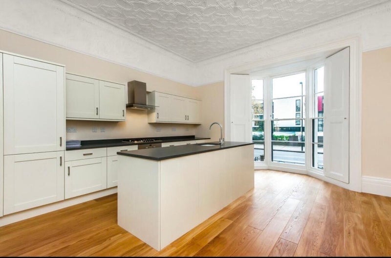 Room Clapham Road in Greater London