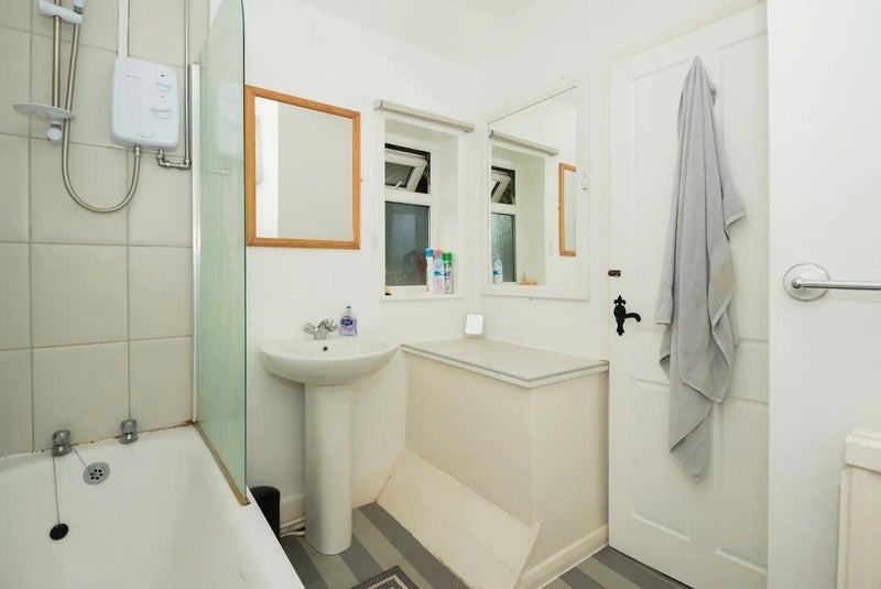 Room Alan Moss Road in Charnwood