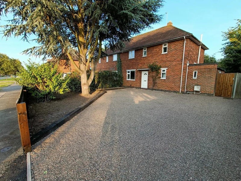 Room Alan Moss Road in Charnwood