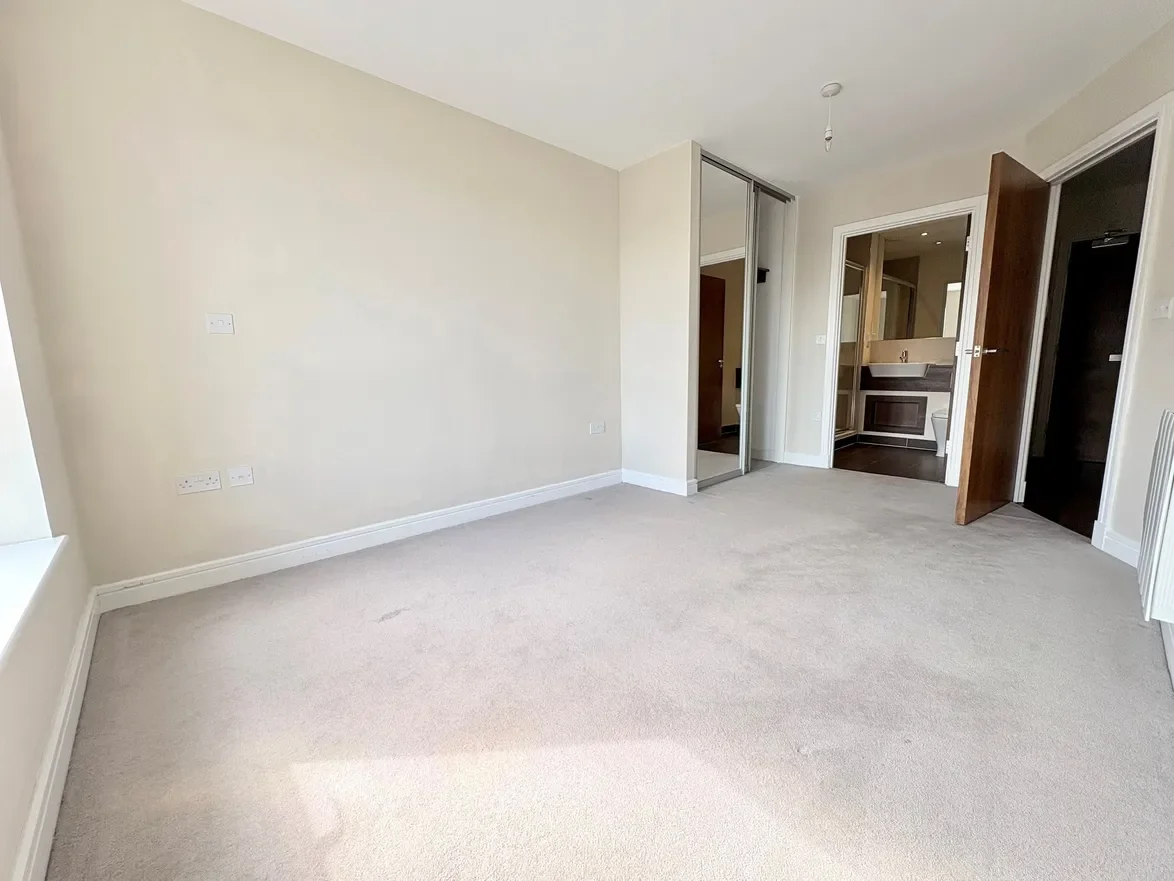 Flat Ocean Drive in Gillingham
