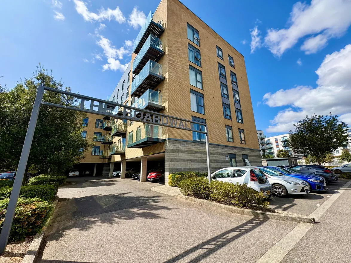 Flat Ocean Drive in Gillingham