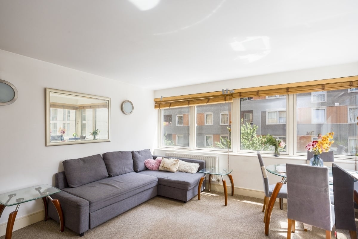 Flat Cassilis Road in Greater London