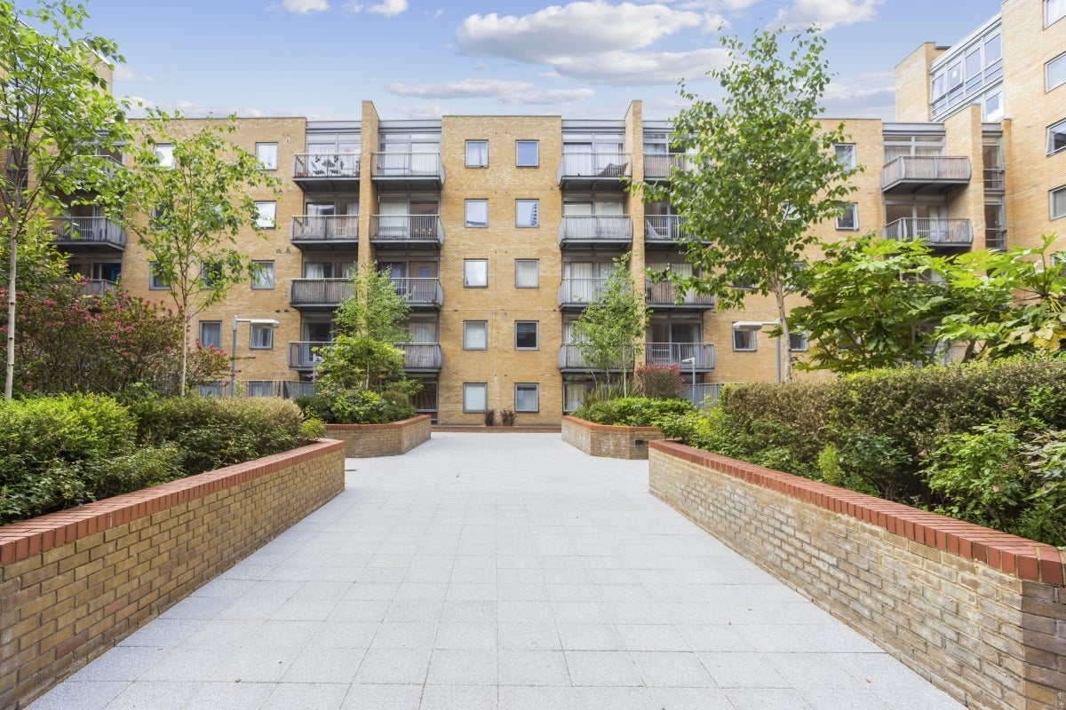 Flat Cassilis Road in Greater London