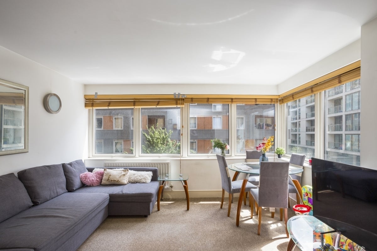 Flat Cassilis Road in Greater London