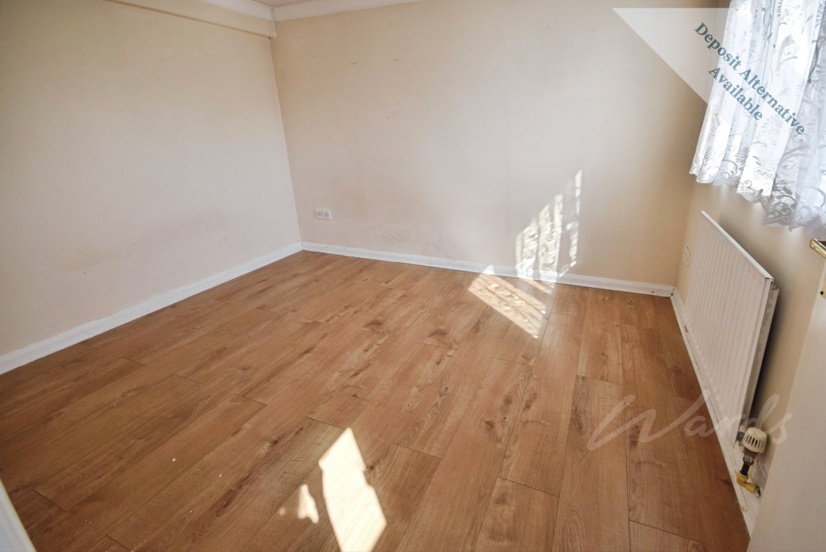 Room Stuart Road in Gillingham