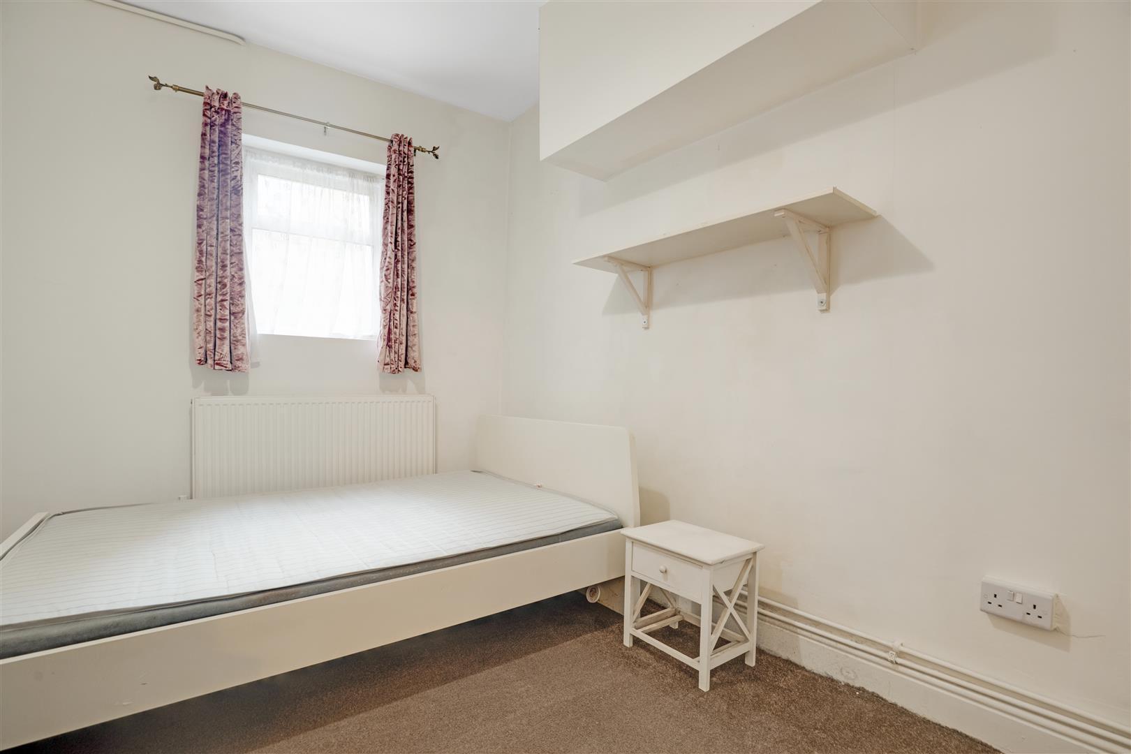 Flat Albert Road in Greater London