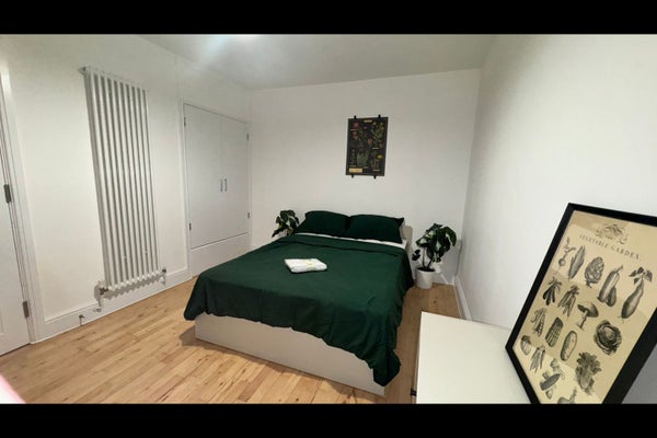 Flat Lorrimore Square in London