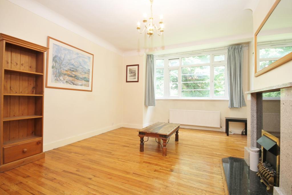 Flat Robinson's Close in Greater London