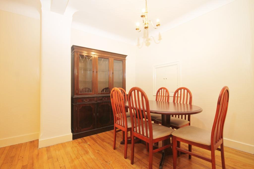 Flat Robinson's Close in Greater London