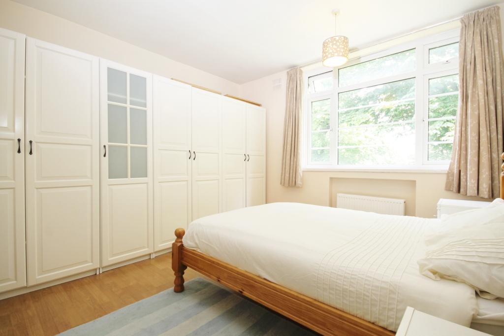 Flat Robinson's Close in Greater London