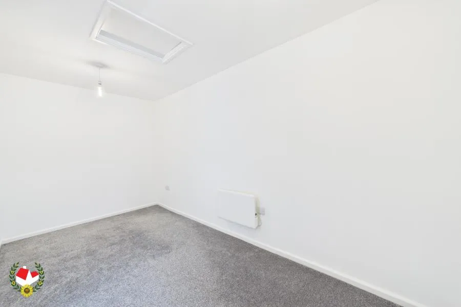 Flat Alders Green in Gloucester
