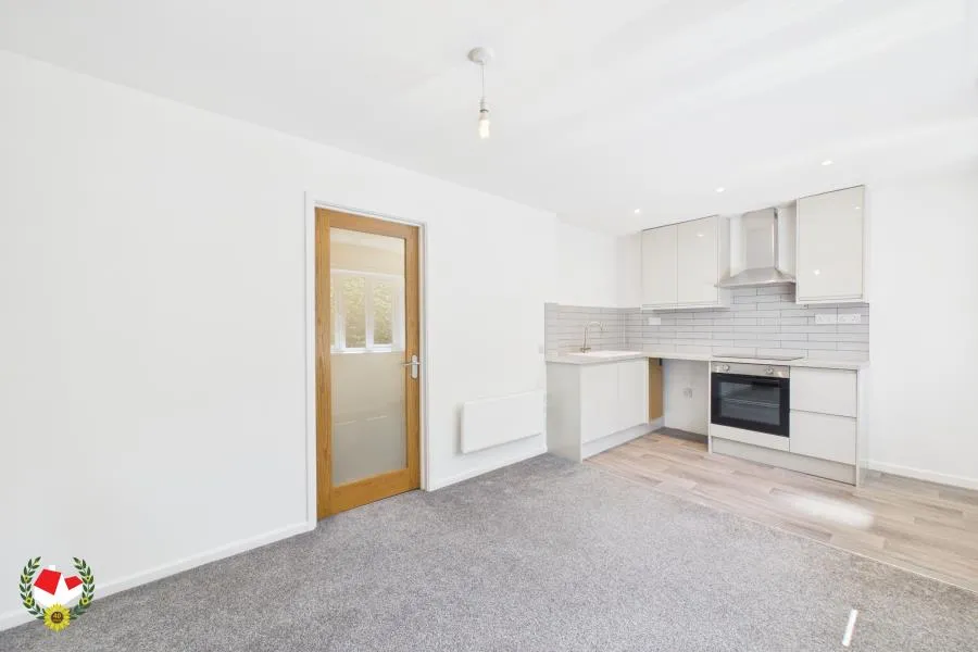 Flat Alders Green in Gloucester