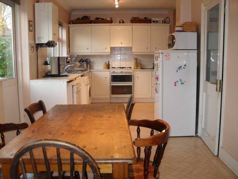 Room Arragon Gardens in Greater London